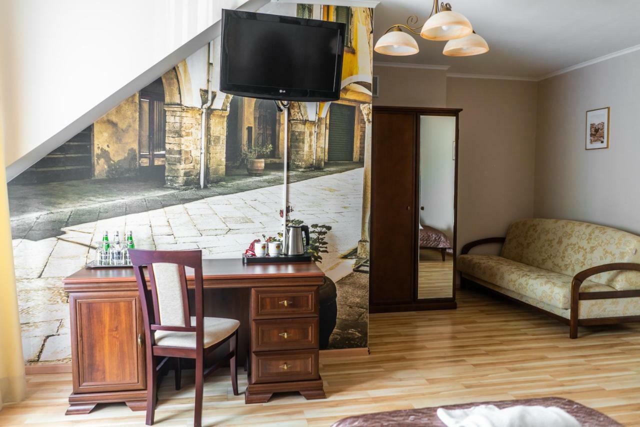 Dworek Helena Hotel Biala Podlaska Bagian luar foto